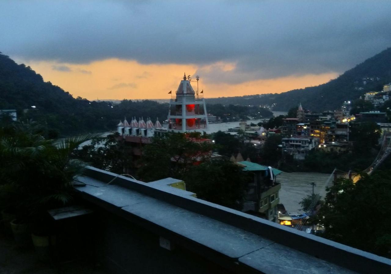 Bunkstay Coworking & Glamping Hostel