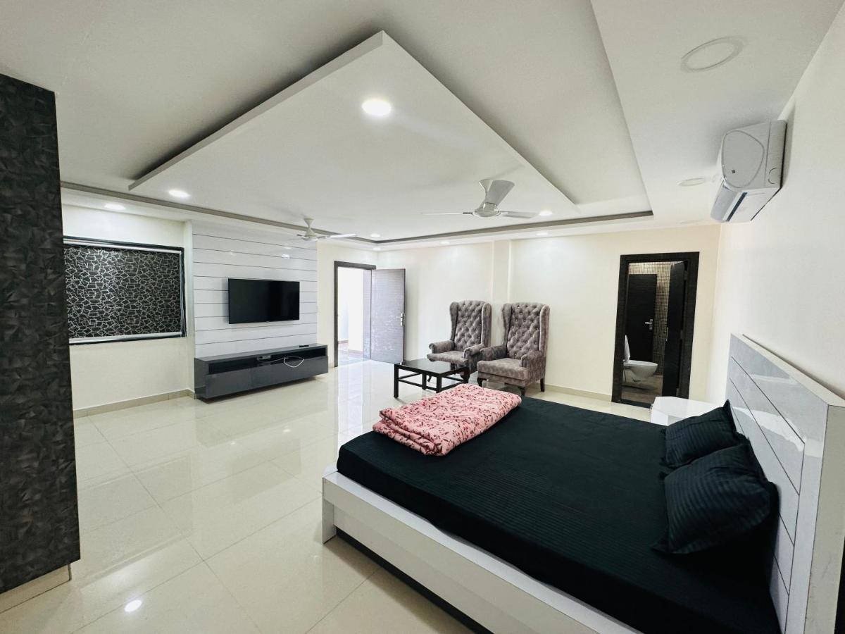 Apartment Spacious 5 Bedroom Penthouse