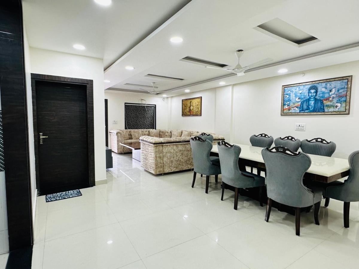 Apartment Spacious 5 Bedroom Penthouse