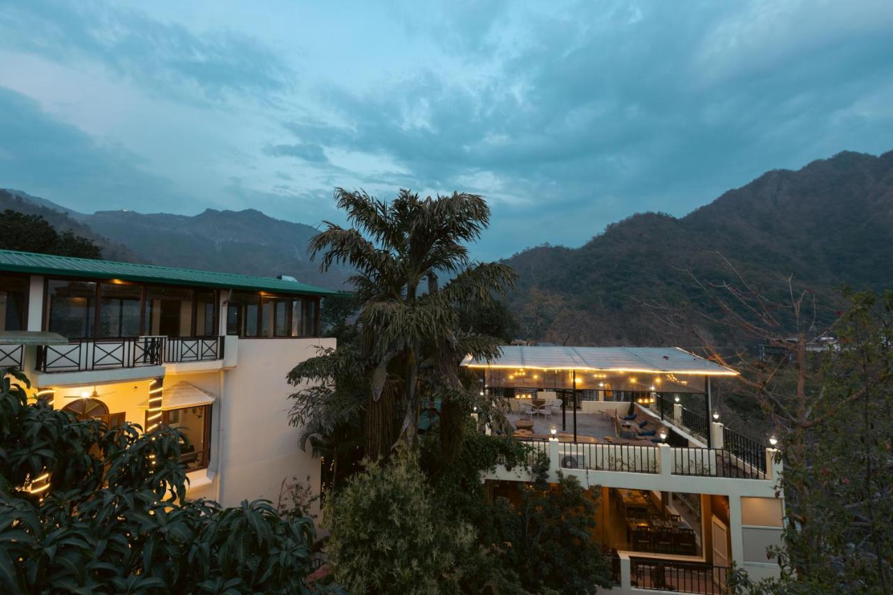 Yogved Hospitality & 3*