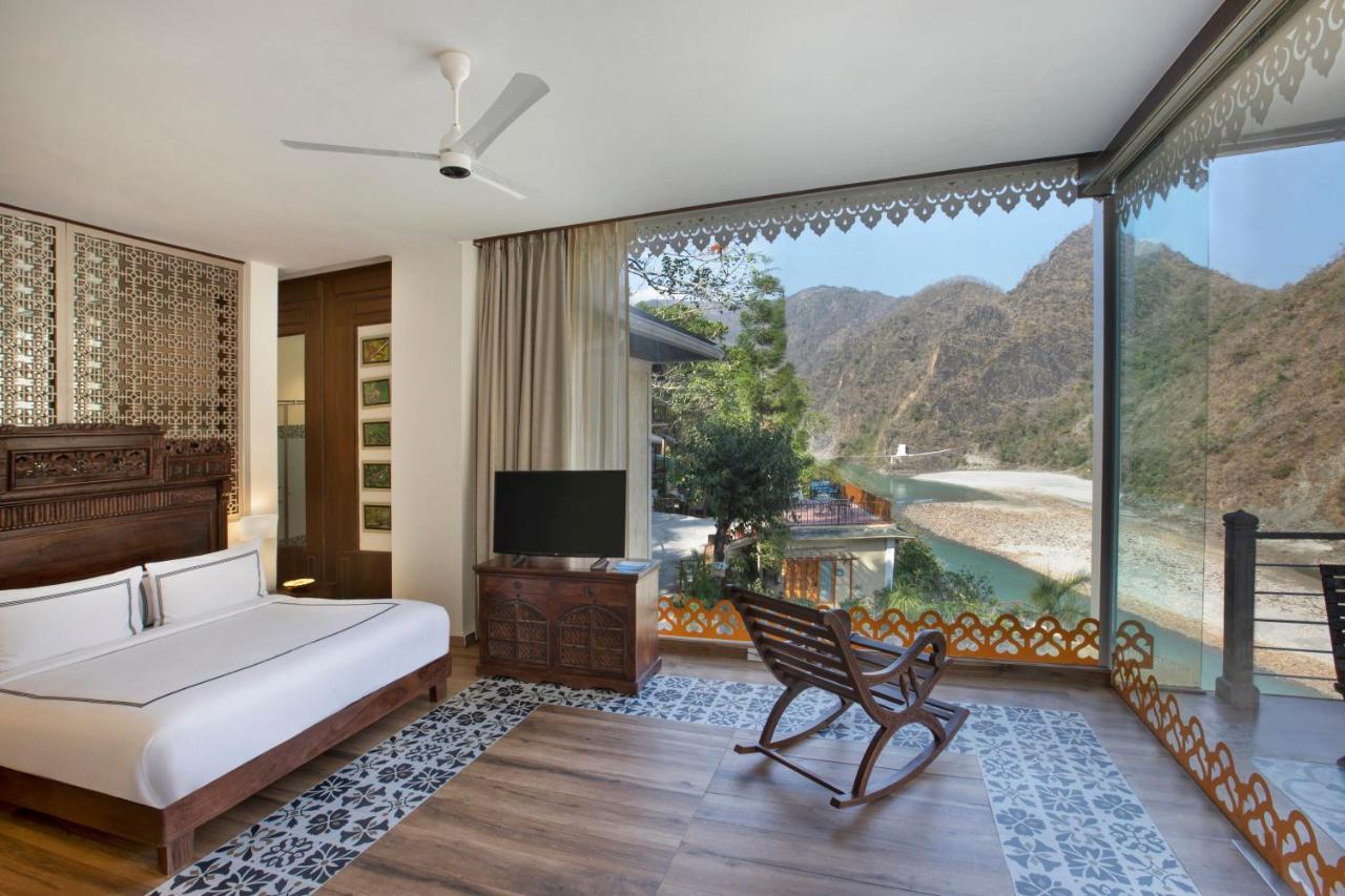 Raga On The Ganges, 5*
