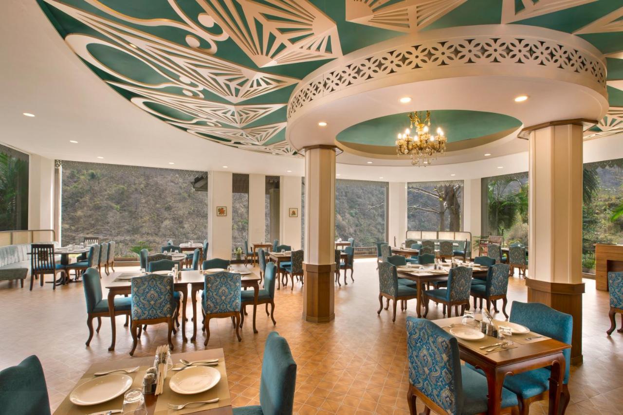 Hotel Raga On The Ganges,