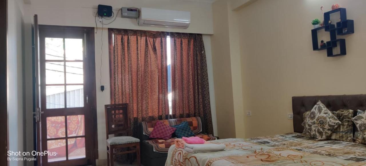 Holiday 1bhk Flats Tapovan *