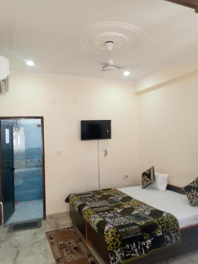 White Guest house Rishikesh