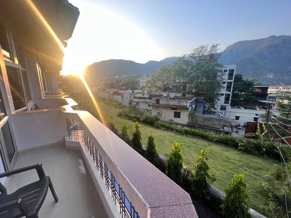 Manikut * Rishikesh