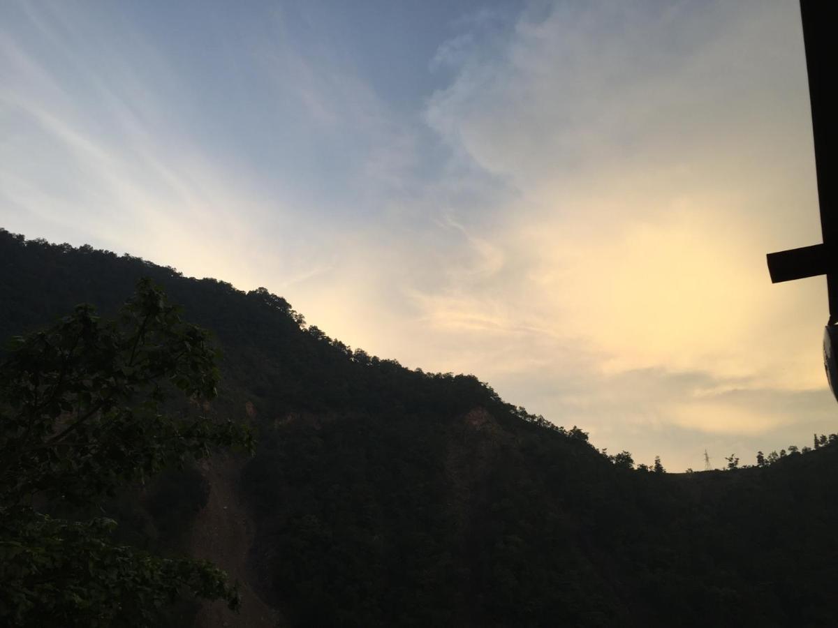 Aashraya On Ganga Bed & Breakfast