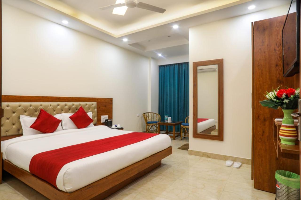 Hotel Dhakad Gold - Tapovan, 3*