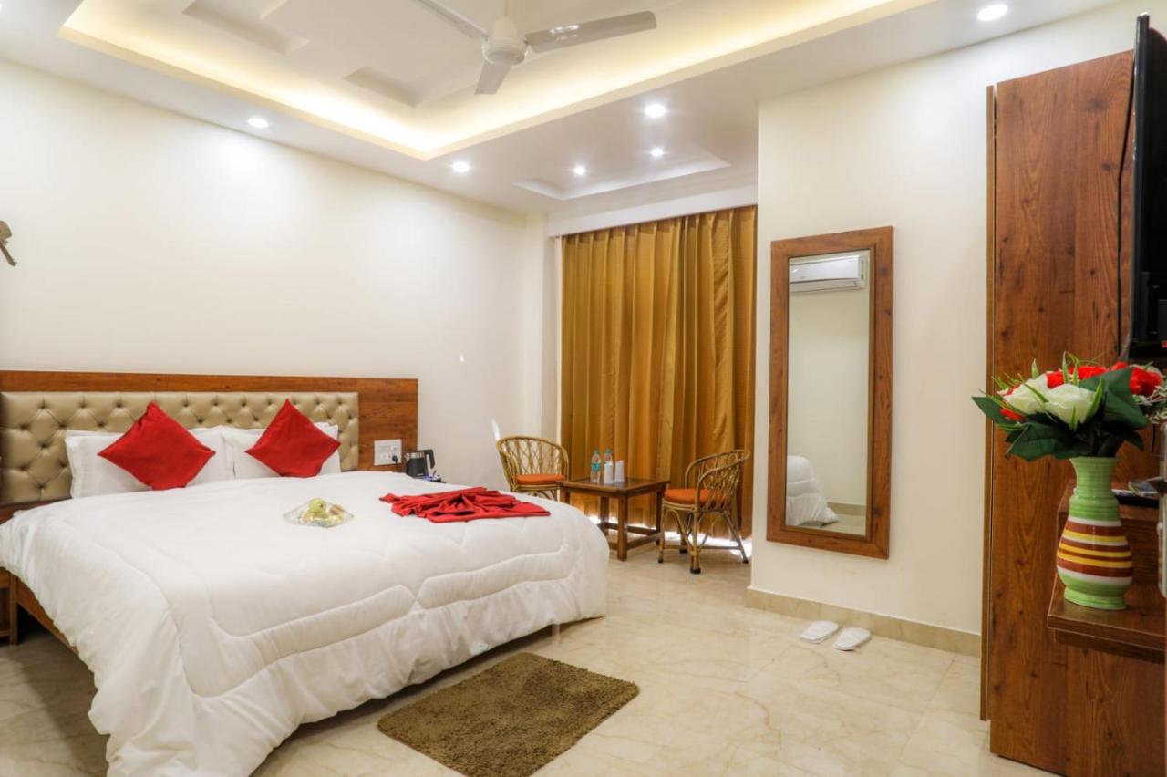 Dhakad Gold - Tapovan, Rishikesh