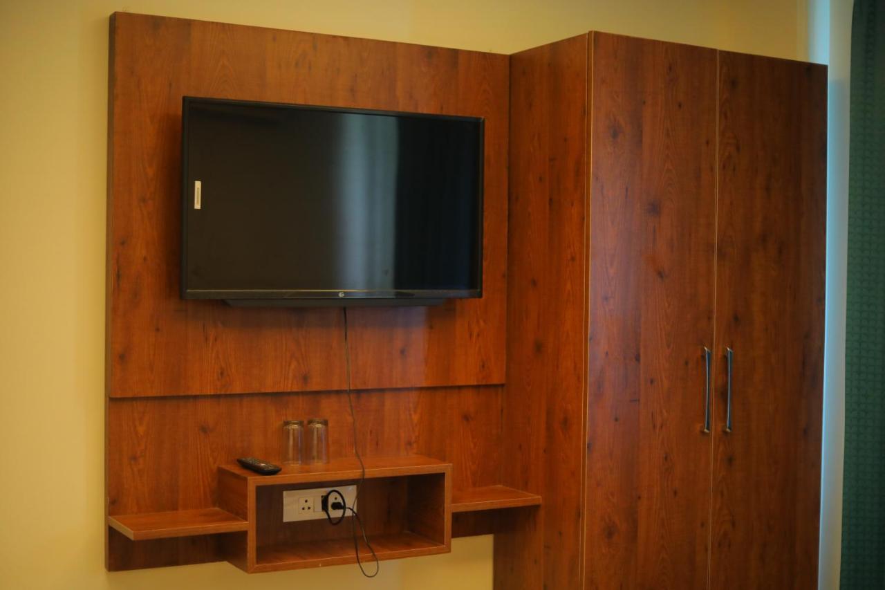 Dhakad Gold - Tapovan, Hotel