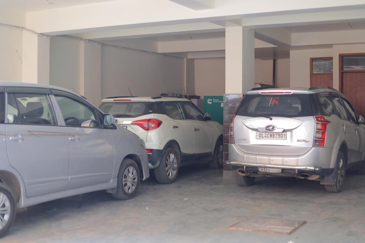 Dhakad Gold - Tapovan, Hotel