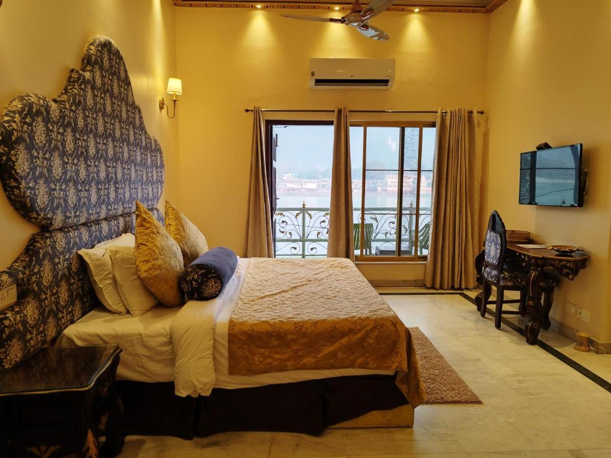 Hotel The Neeraj Ganga Heritage Palace 4*