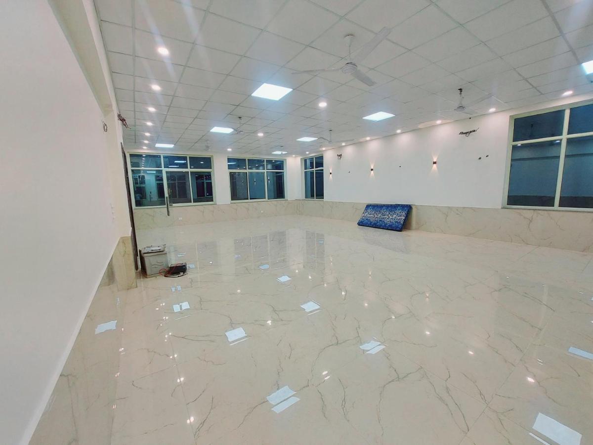 Dhakad Gold - Tapovan, Hotel