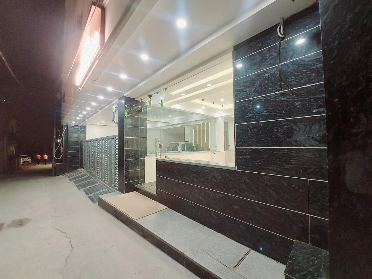 Dhakad Gold - Tapovan, 3*