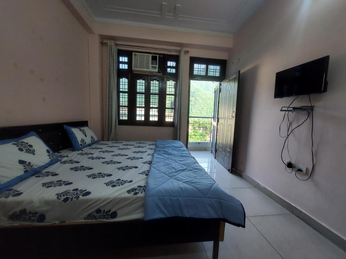 Ensquare - View, Location, Rooftop Cafe & Live Music * Rishikesh