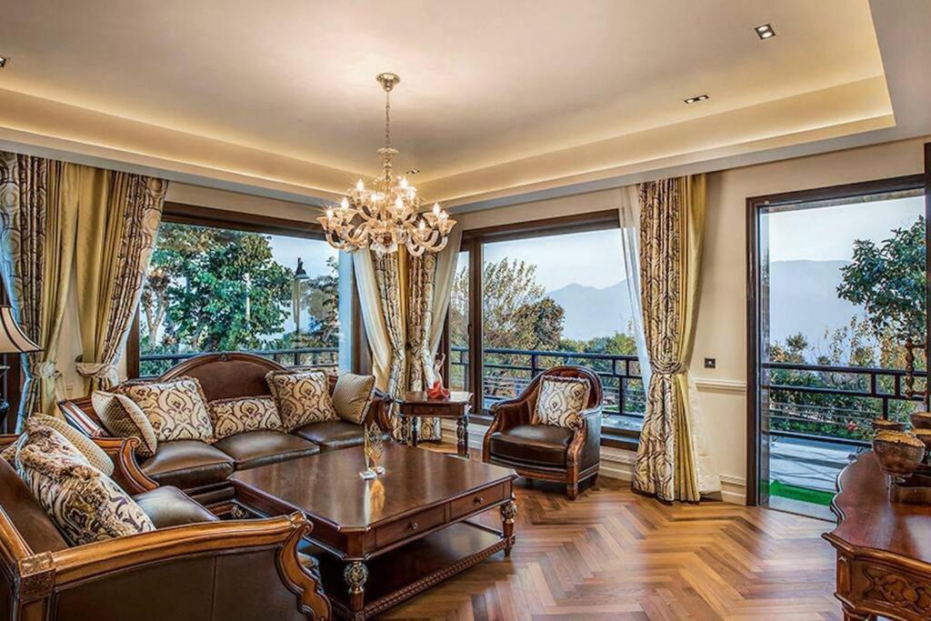 A Majestic Luxurious Overlooking The Ganges * Rishikesh