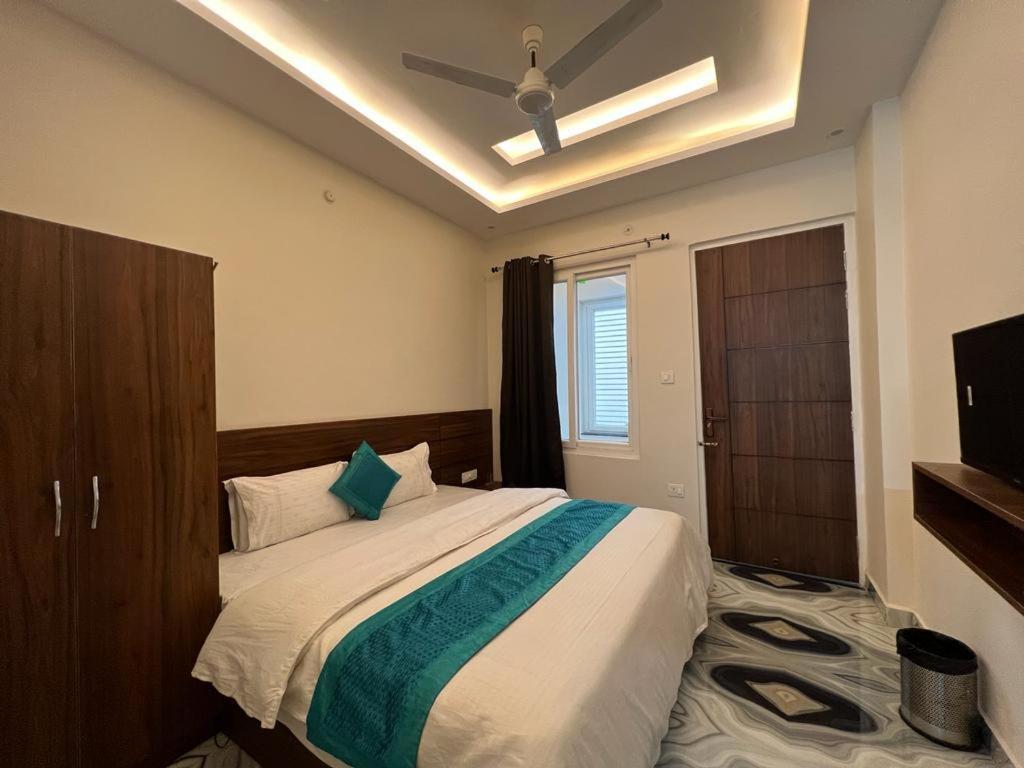 Hotel Yog Safari, Behind Parmarth Niketan