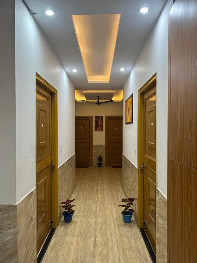 Hostel Shanti And Garden Cafe Rishikesh