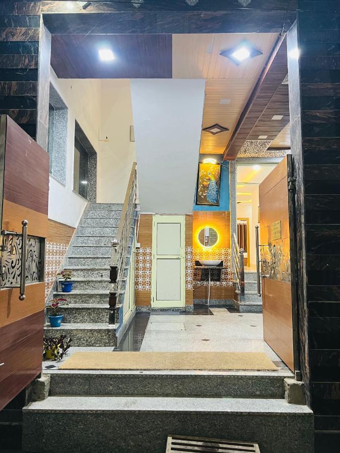 Shanti And Garden Cafe Hostel Rishikesh