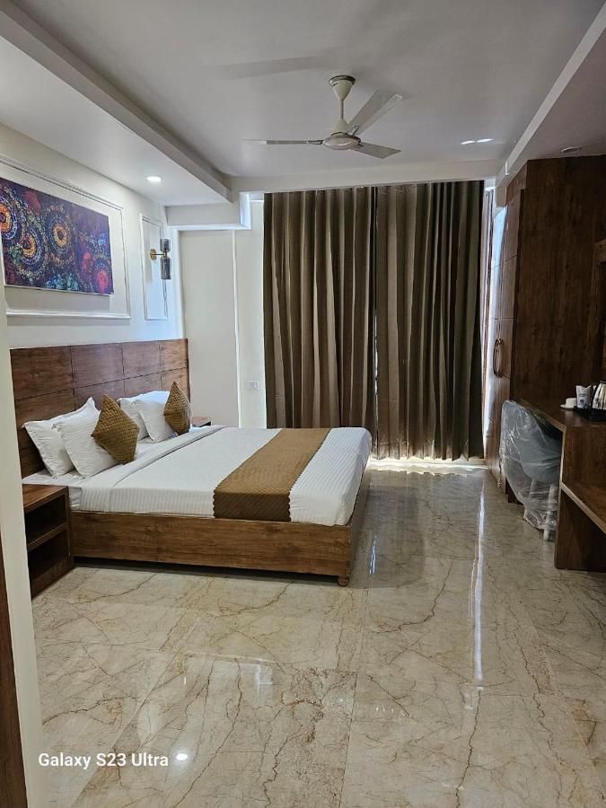 Hotel Nirvana Bliss, Behind Parmarth Niketan Rishikesh
