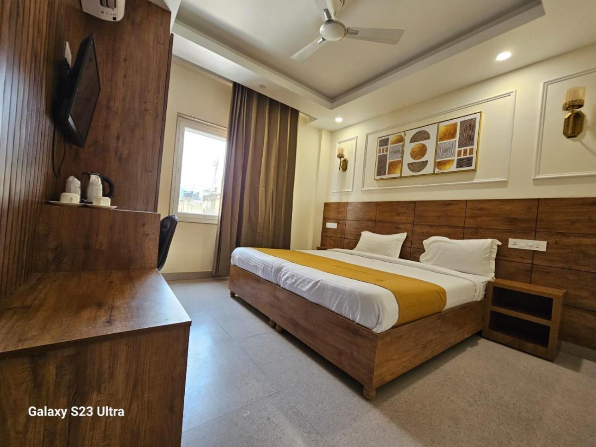 Nirvana Bliss, Behind Parmarth Niketan Rishikesh