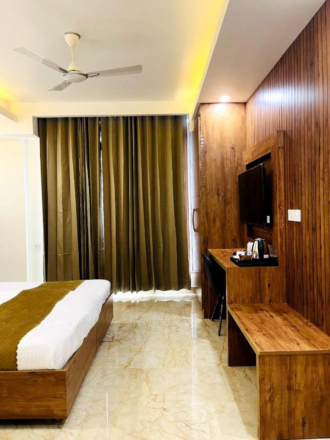 Nirvana Bliss, Behind Parmarth Niketan Hotel 3*