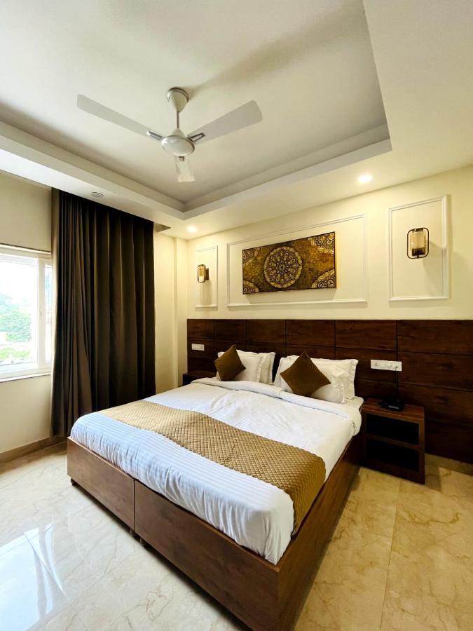 Nirvana Bliss, Behind Parmarth Niketan Rishikesh