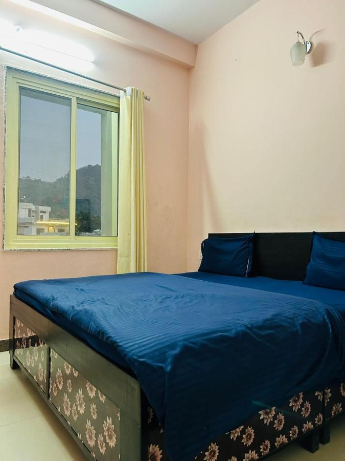 Hotel H R *