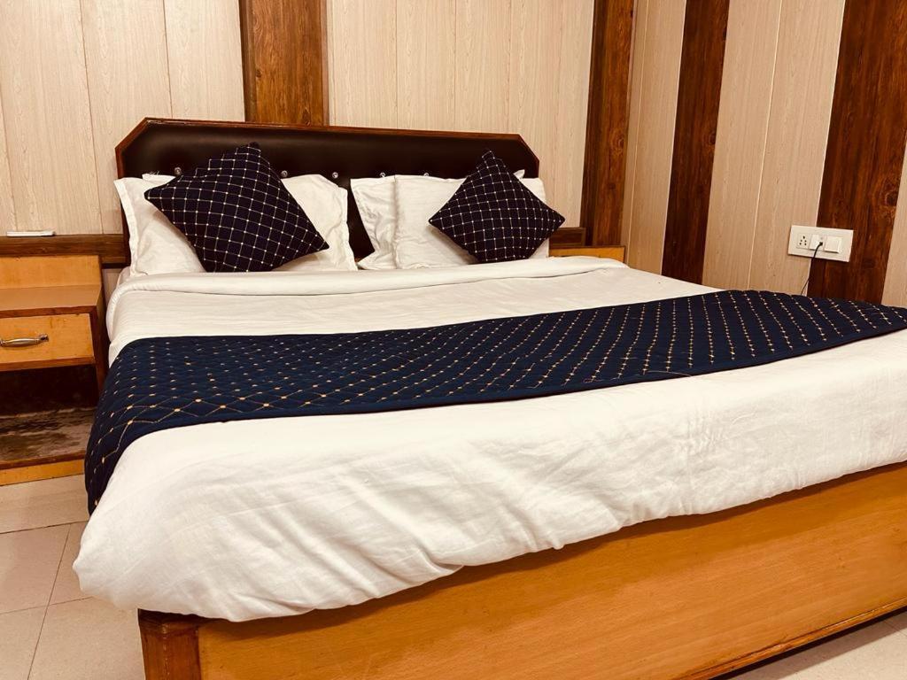 Bed & Breakfast 4 U Premium Tapovan 3*