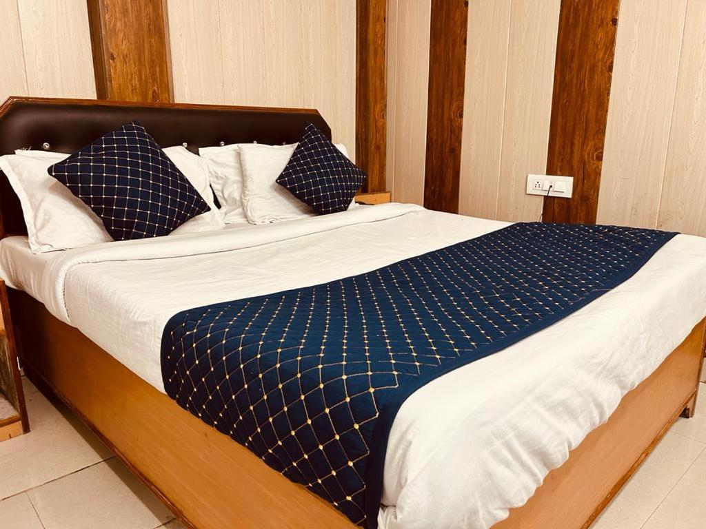 4 U Premium Tapovan Bed & Breakfast 3*