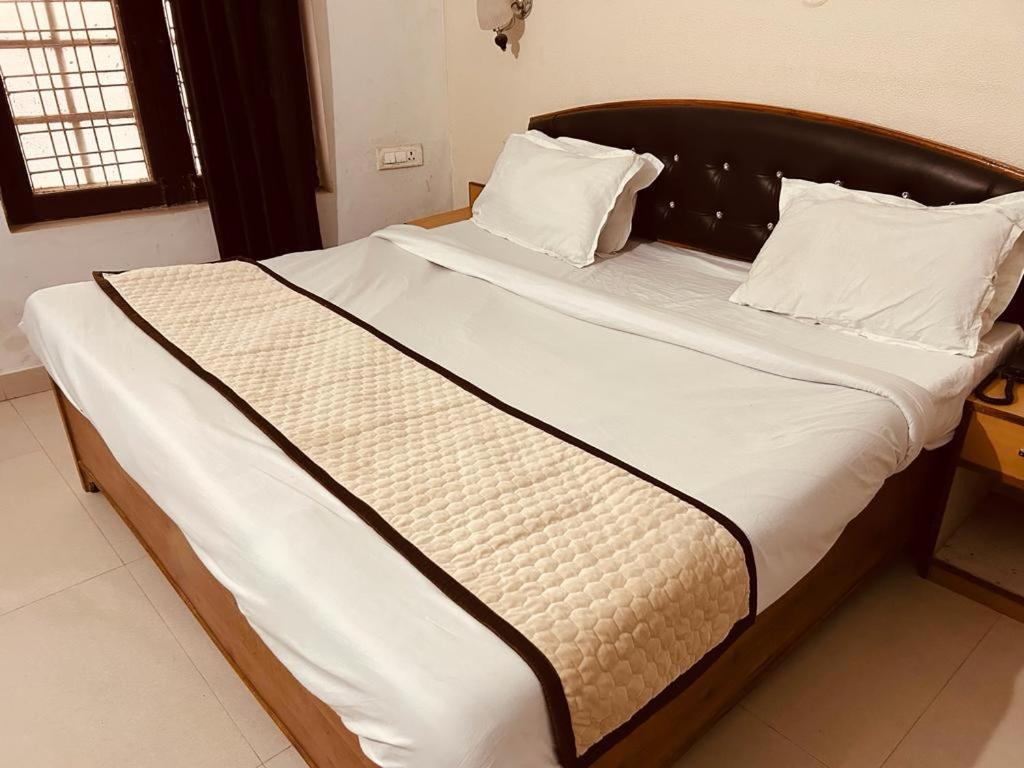 4 U Premium Tapovan Bed & Breakfast