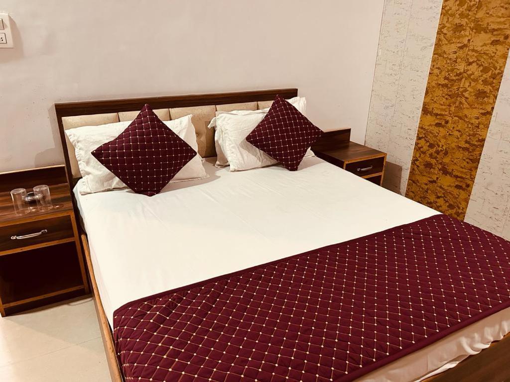 Bed & Breakfast 4 U Premium Tapovan