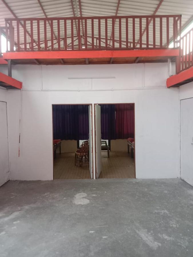 Anna Tapovan Hostel *