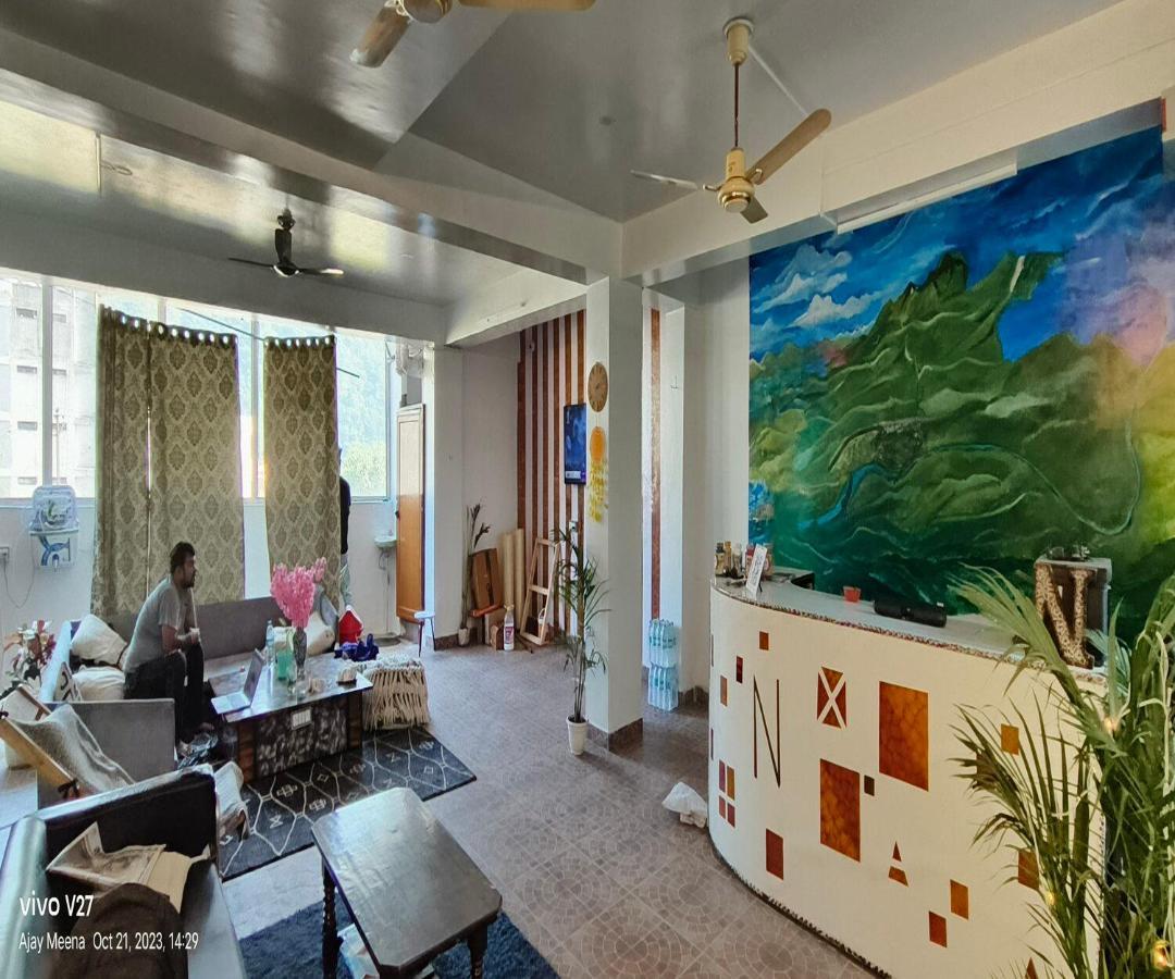 Ensquare - 2 Bedroom Mountain View With Kitchen, Rooftop Cafe, Live Music *