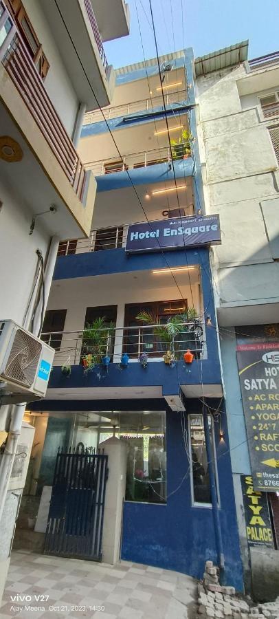 Ensquare - 2 Bedroom Mountain View With Kitchen, Rooftop Cafe, Live Music