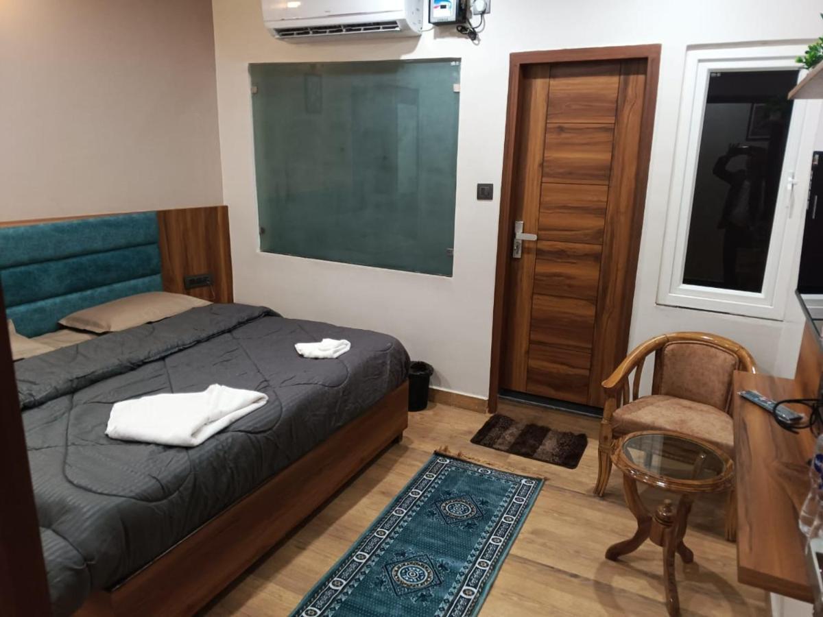 Mahadev Hotel