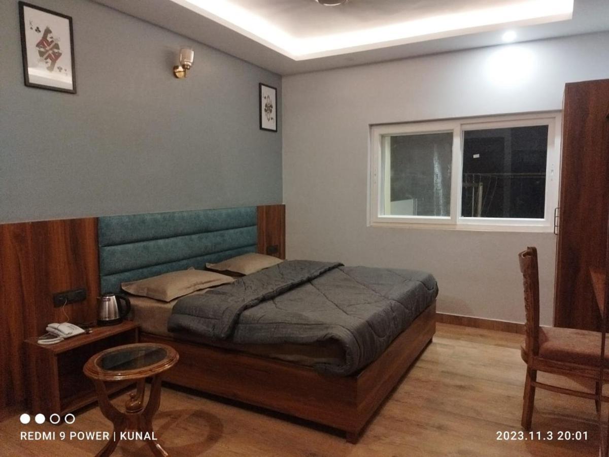 Mahadev Hotel