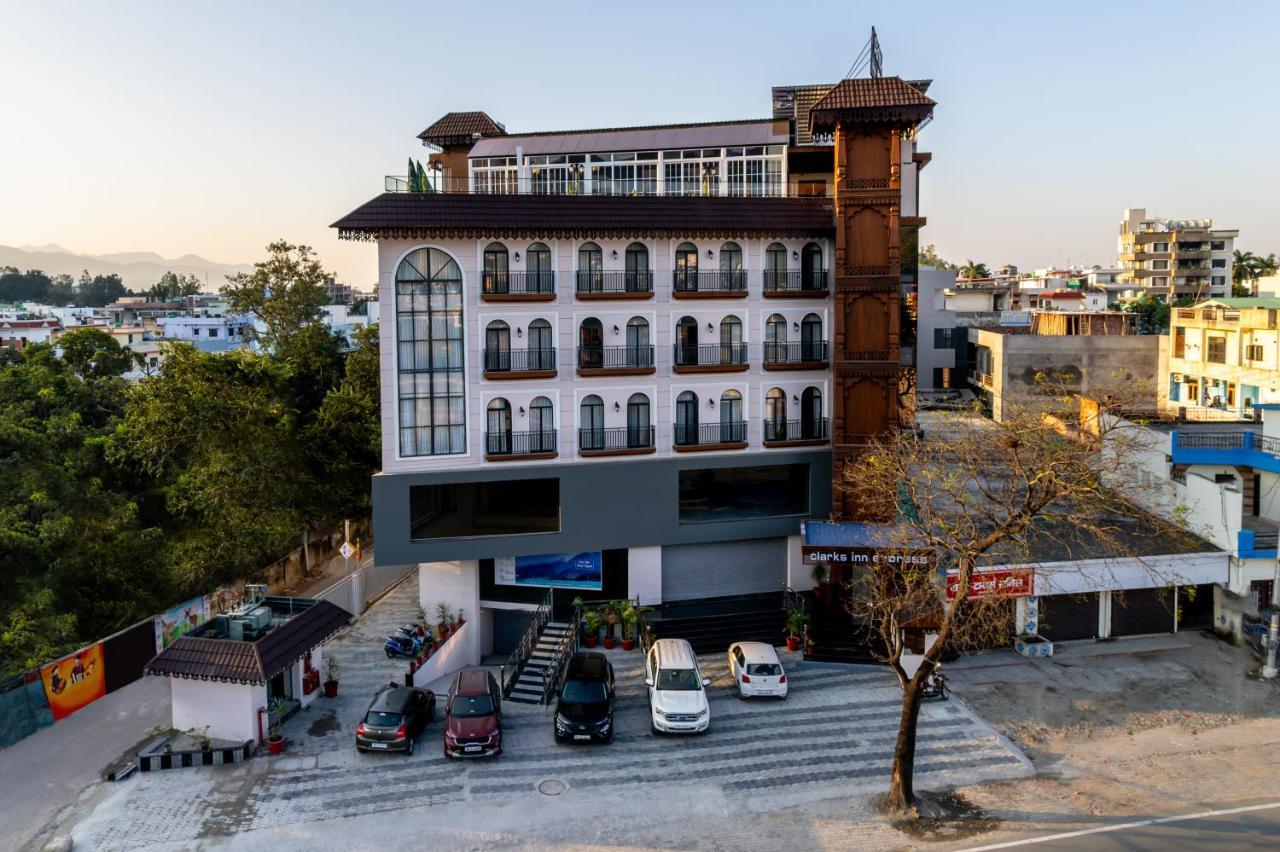 Clarks Express, Hotel 3*