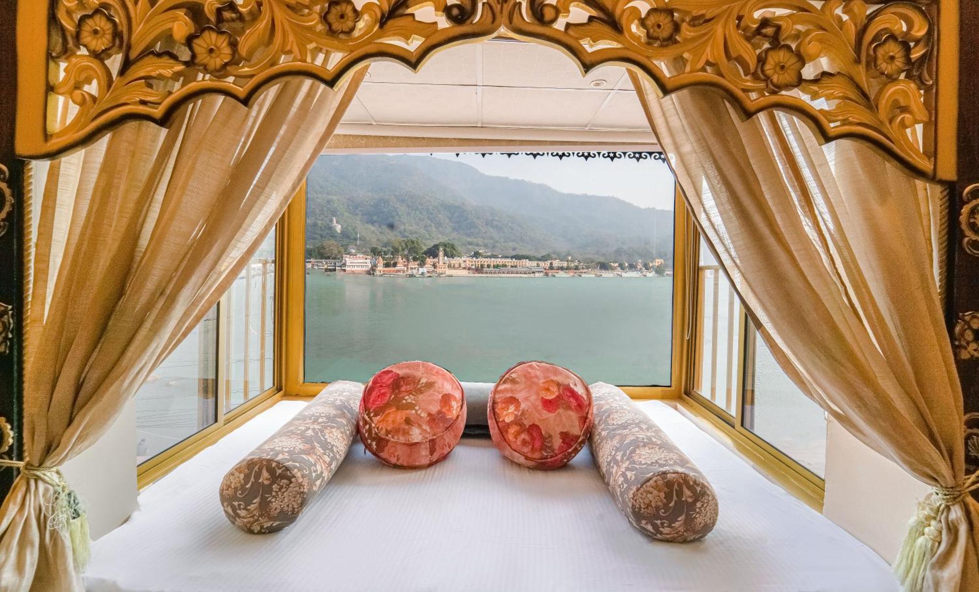 Hotel The Neeraj Ganga Heritage Palace 4*