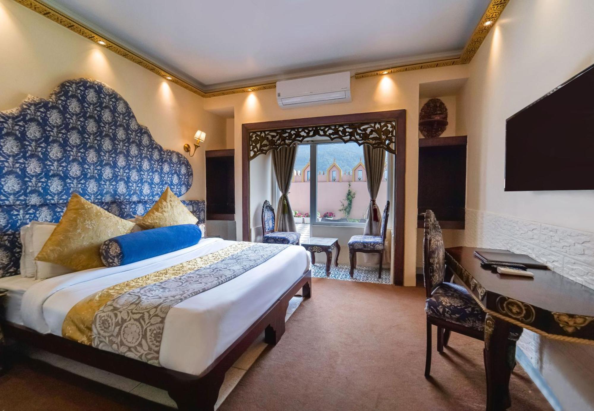 Hotel The Neeraj Ganga Heritage Palace 4*