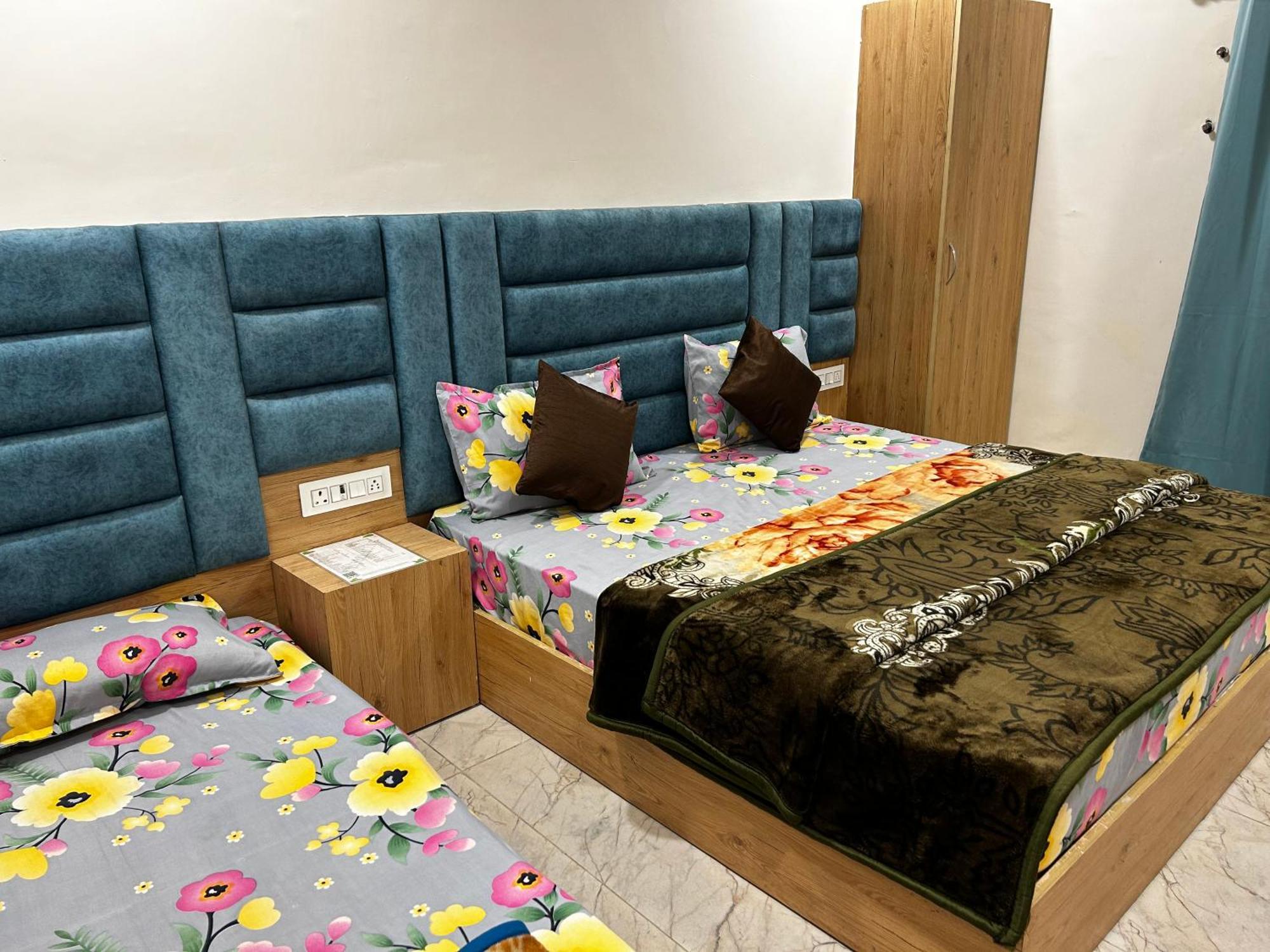 Divya Hotel