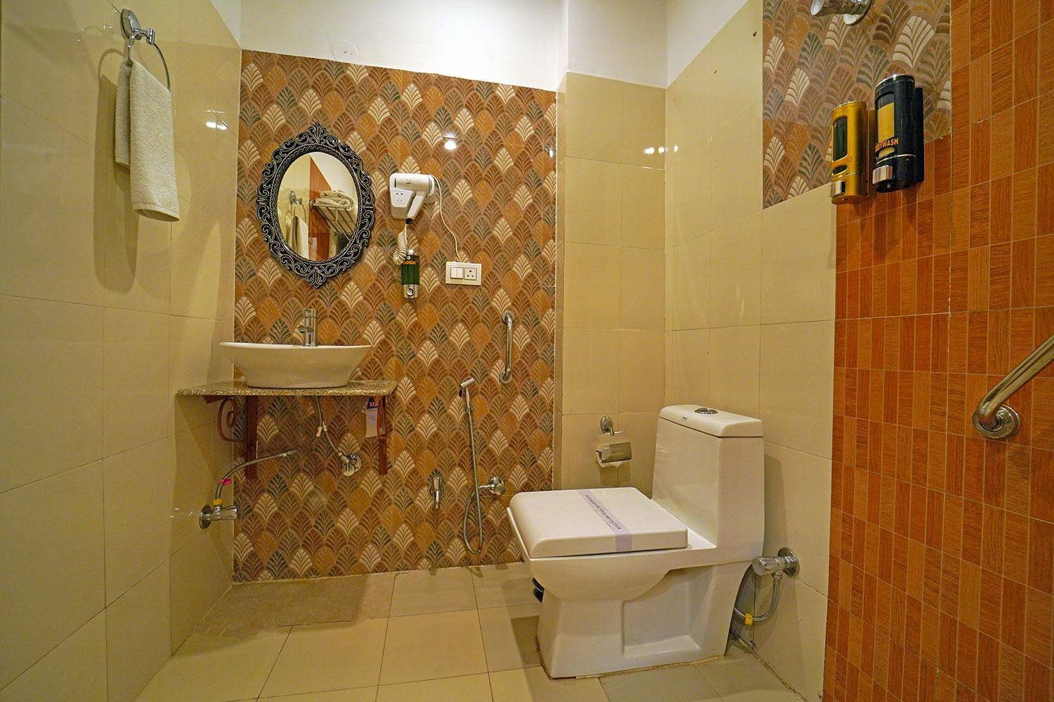 The Neeraj Naturecure On Ganga 4*