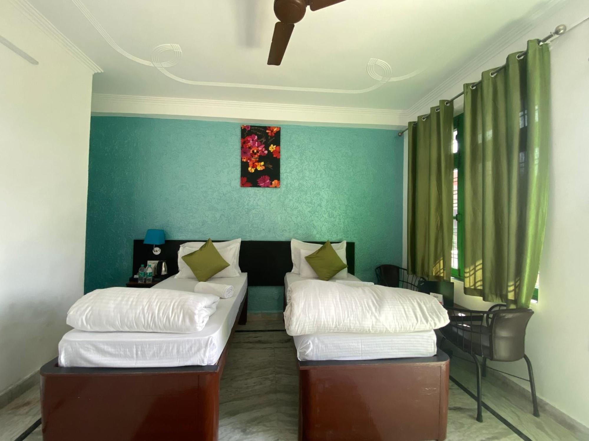 Hostel Live Free *