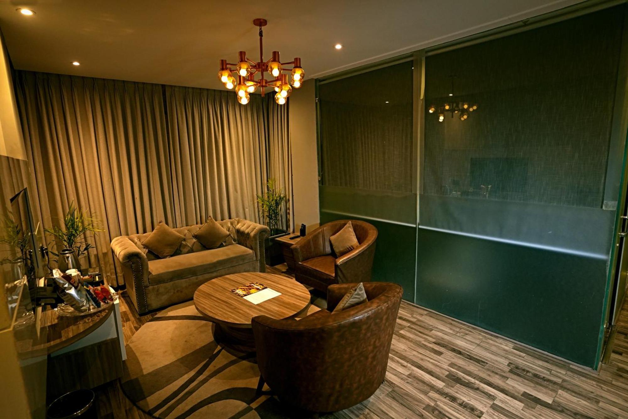 Hotel Sterling Palm Bliss - 4*