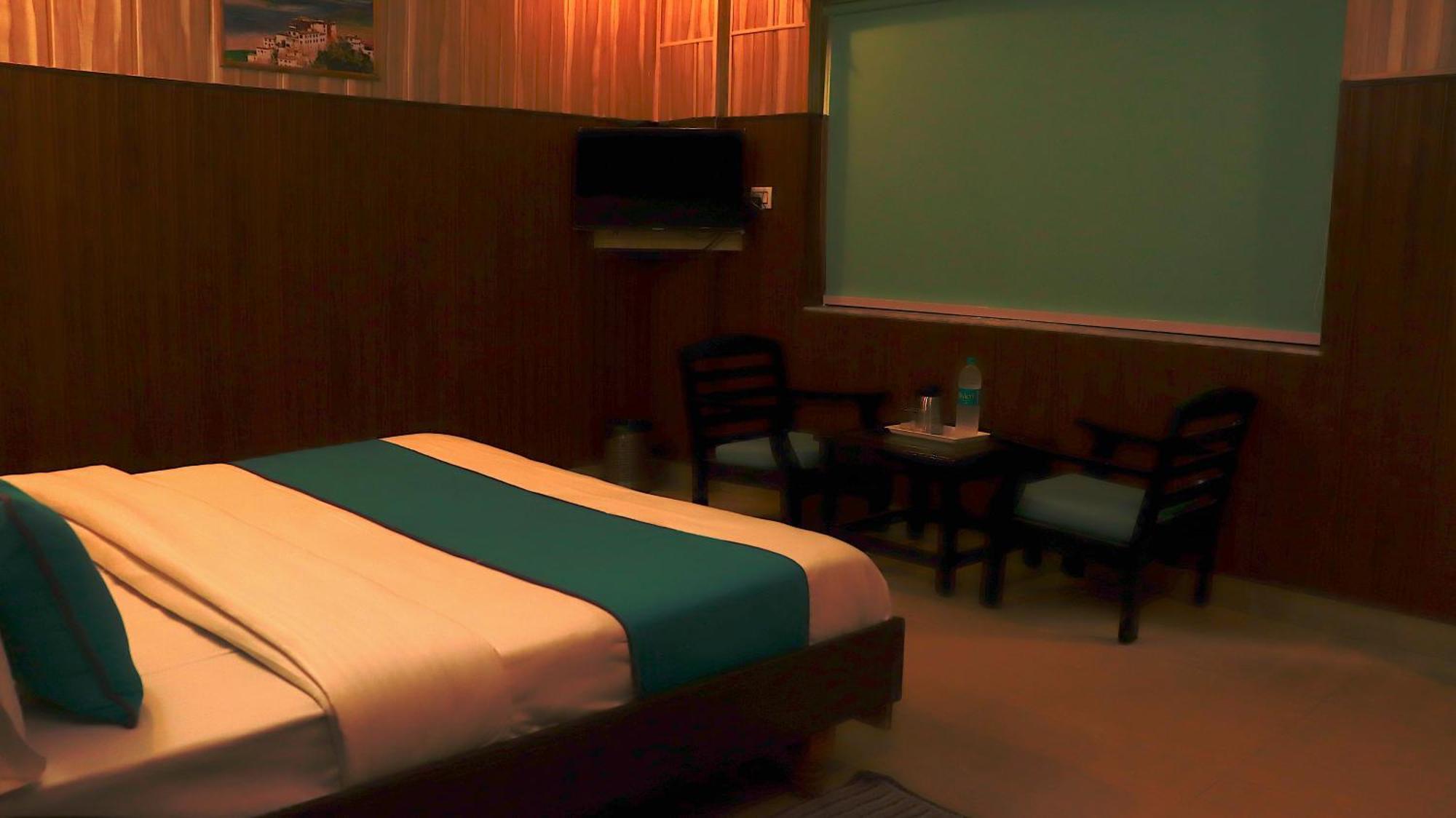Leisure Palace 3*