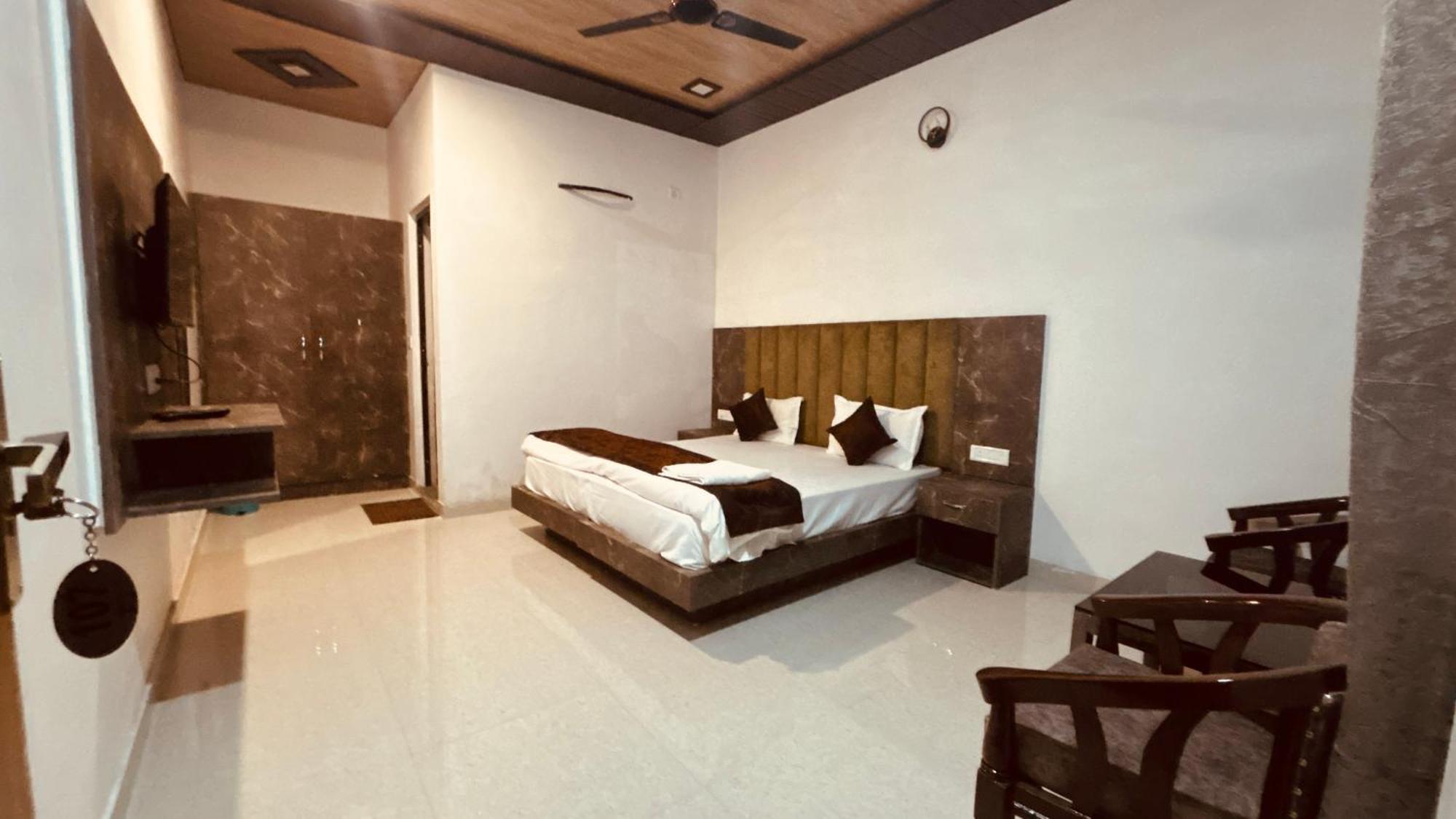 Guest house Rajaji Retreat Rishikesh