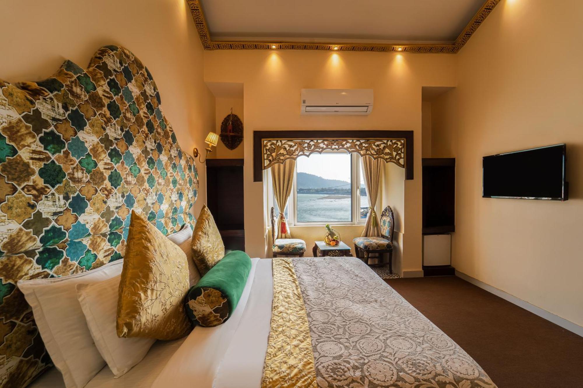 Hotel The Neeraj Ganga Heritage Palace