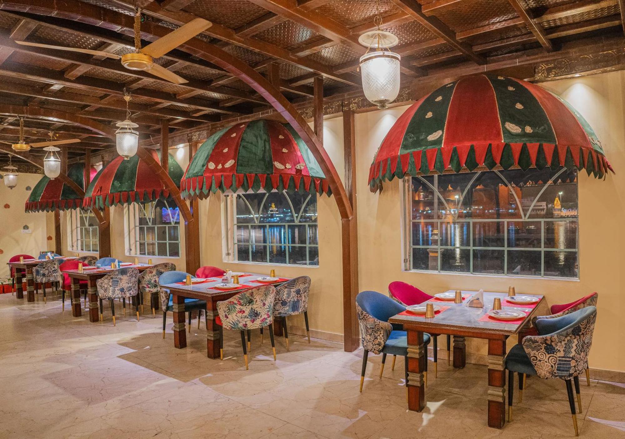 Hotel The Neeraj Ganga Heritage Palace 4*