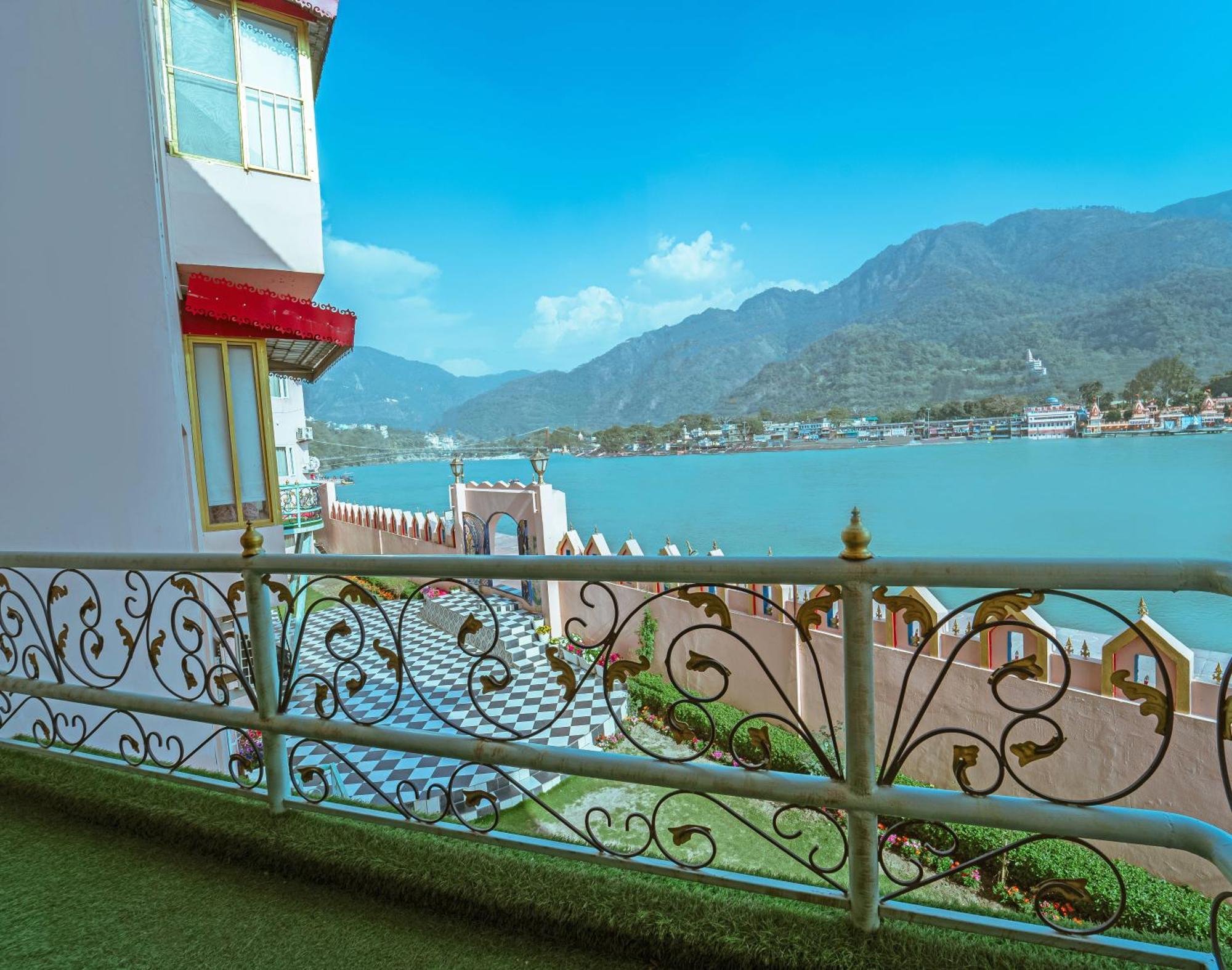 The Neeraj Ganga Heritage Palace Hotel 4*