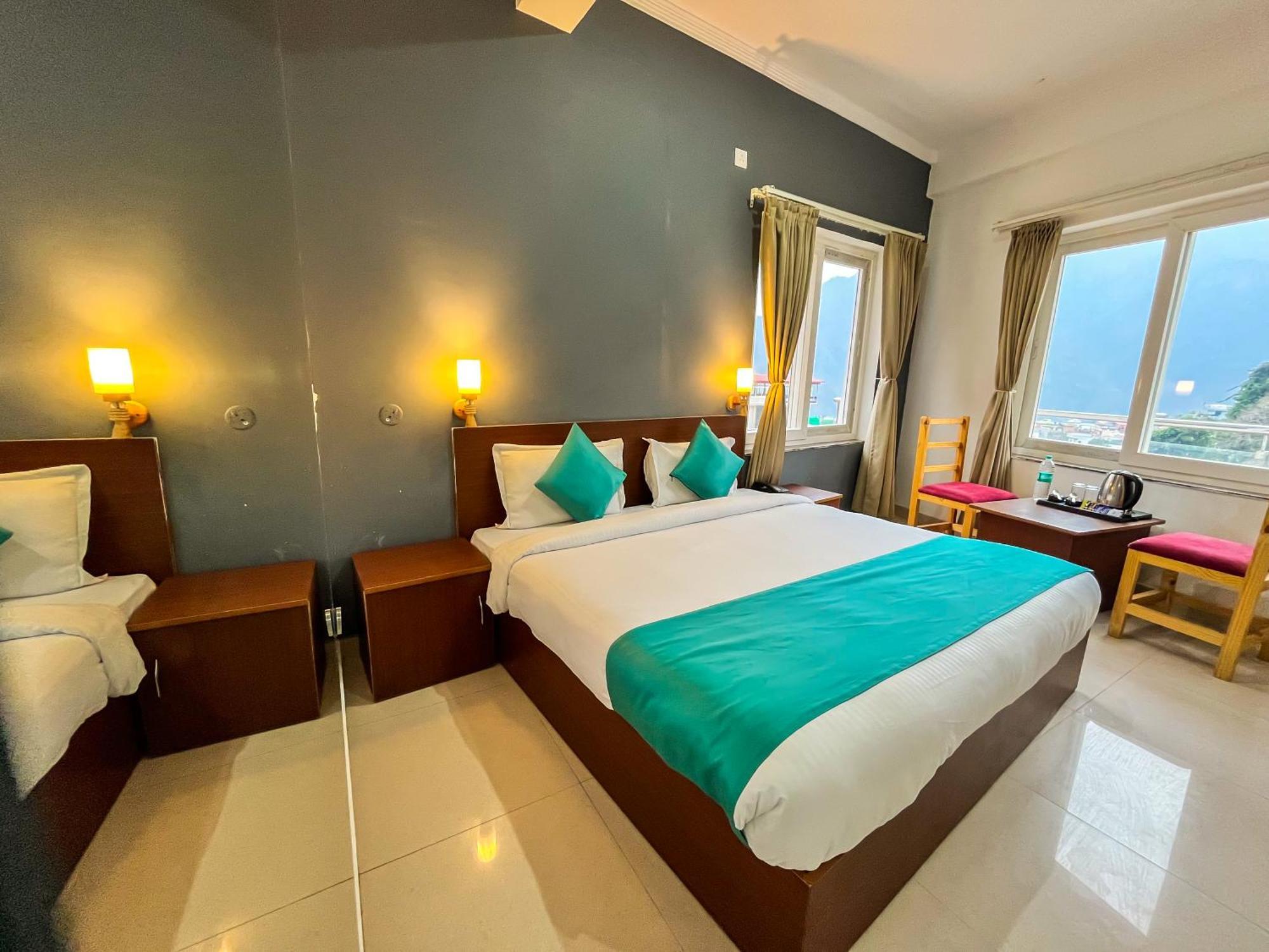 Hotel The Yachis *