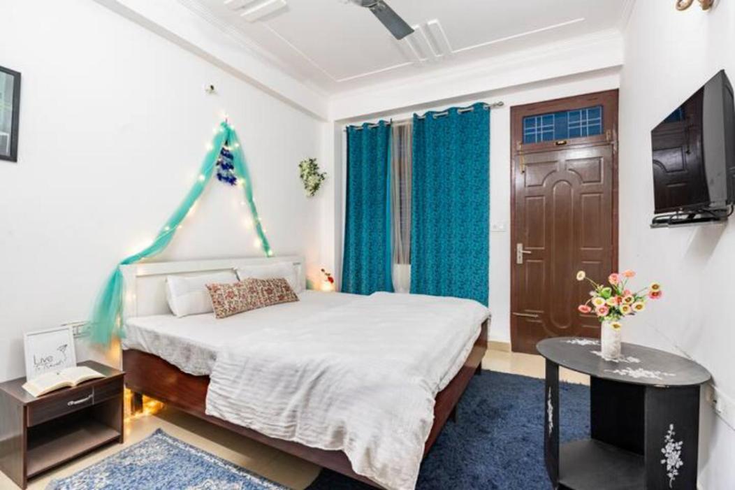 Ensquare - 2 Bedroom Mountain View With Kitchen, Rooftop Cafe, Live Music *